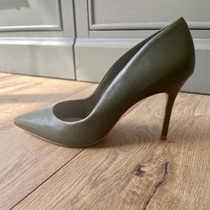 Schutz Nappa Leather Pump in Dark Green Sz 6